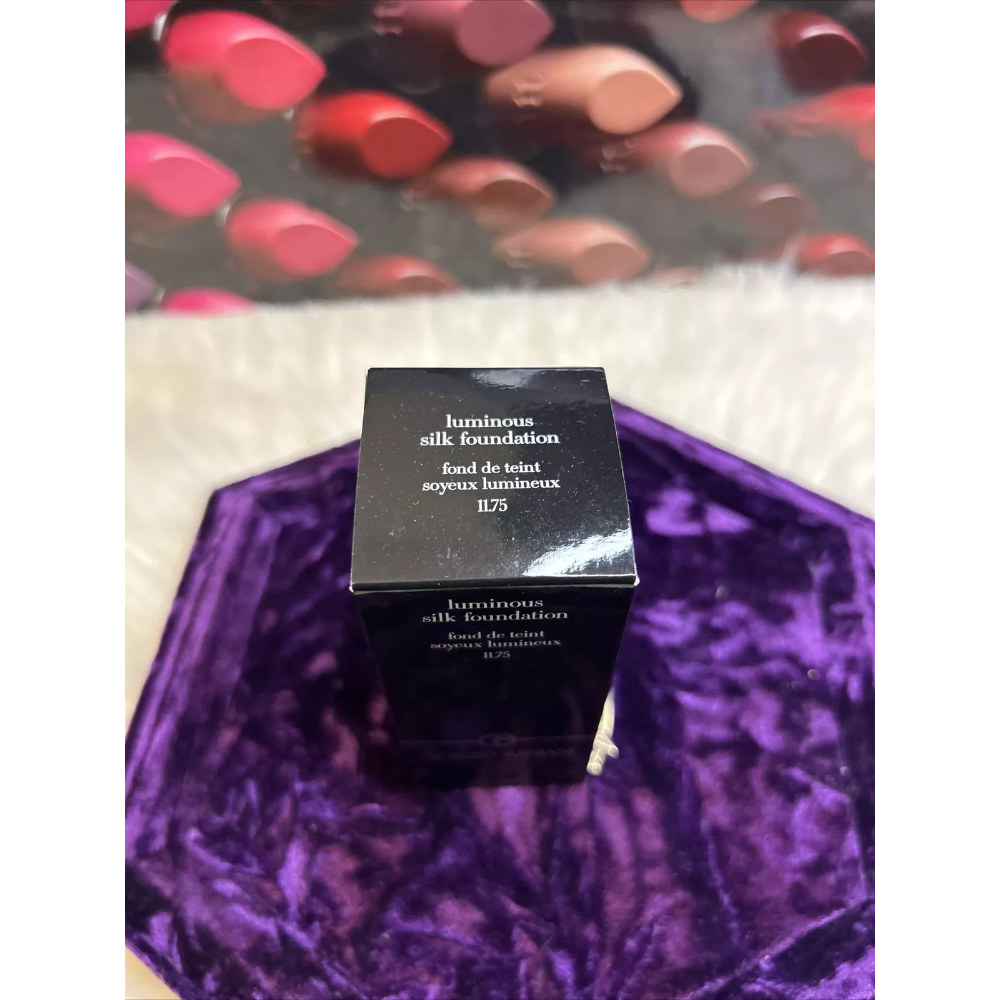 Armani Luminous Silk Foundation