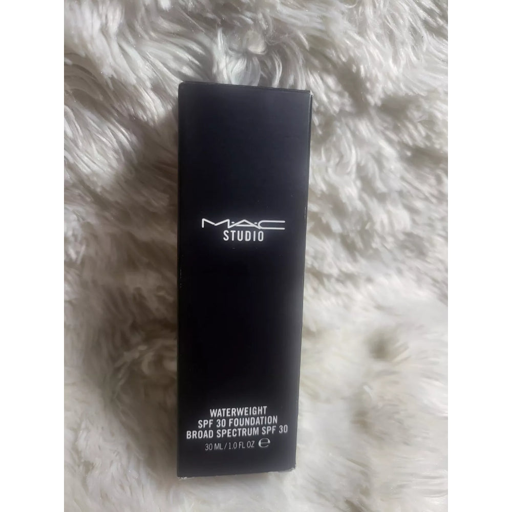 MAC Studio Waterweight Foundation SPF30